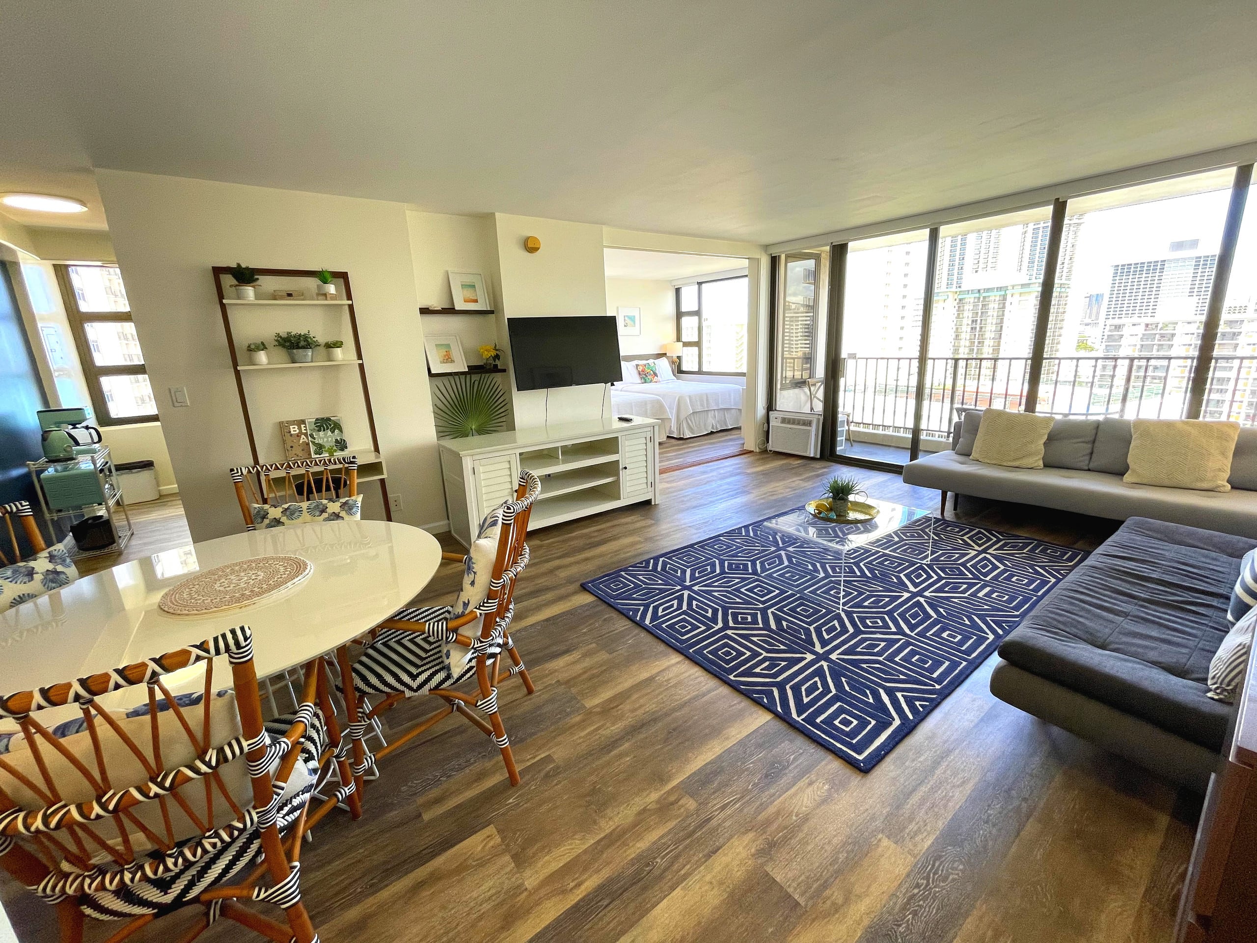 Condo in Honolulu · ★4.68 · 1 bedroom · 3 beds · 1 private bath - Image 37