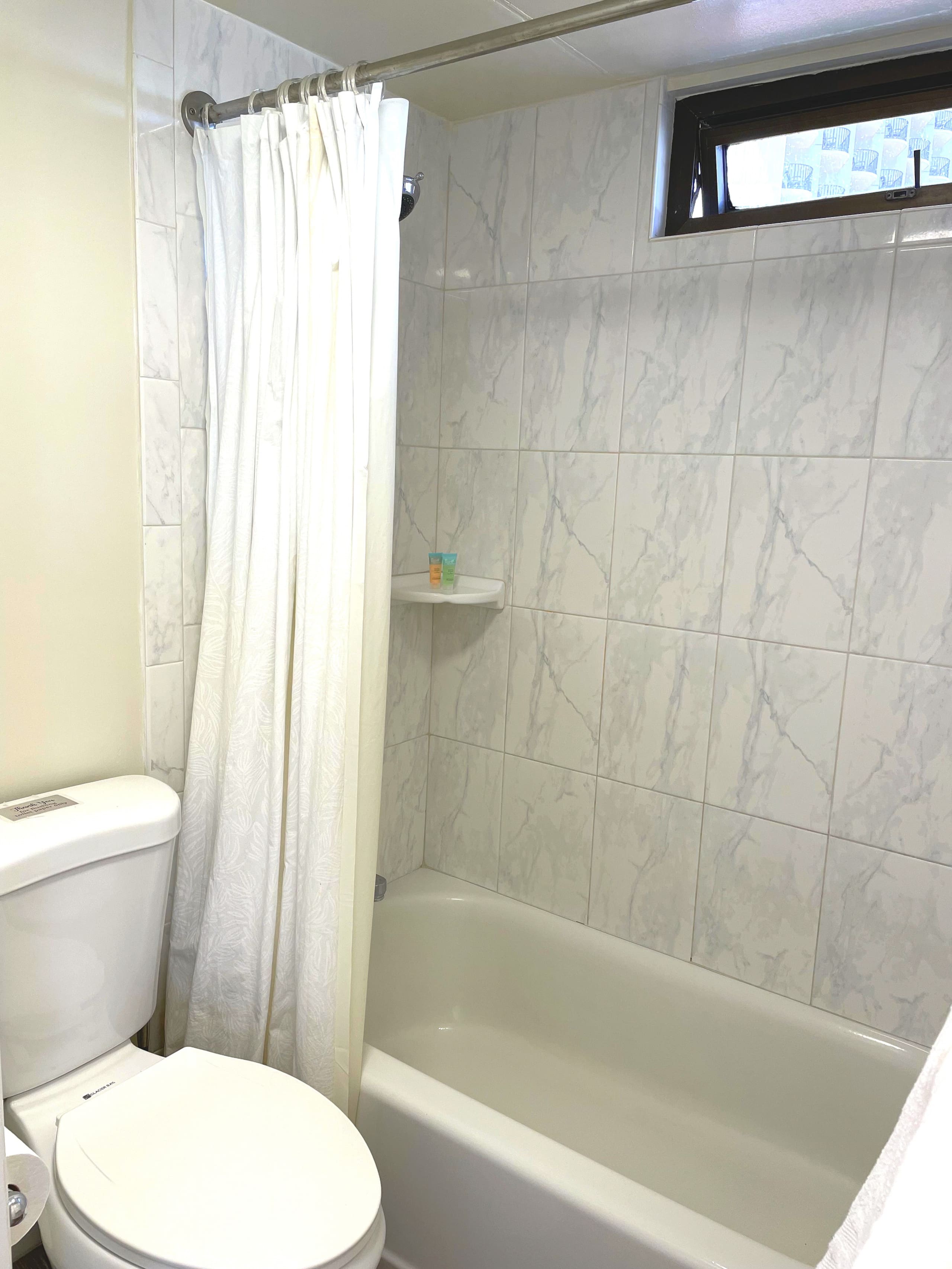 Condo in Honolulu · ★4.68 · 1 bedroom · 3 beds · 1 private bath - Image 13