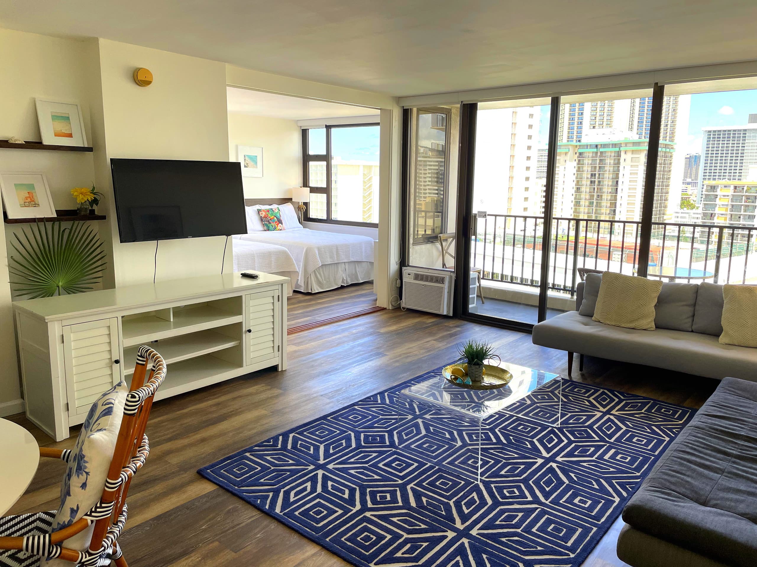 Condo in Honolulu · ★4.68 · 1 bedroom · 3 beds · 1 private bath - Image 2