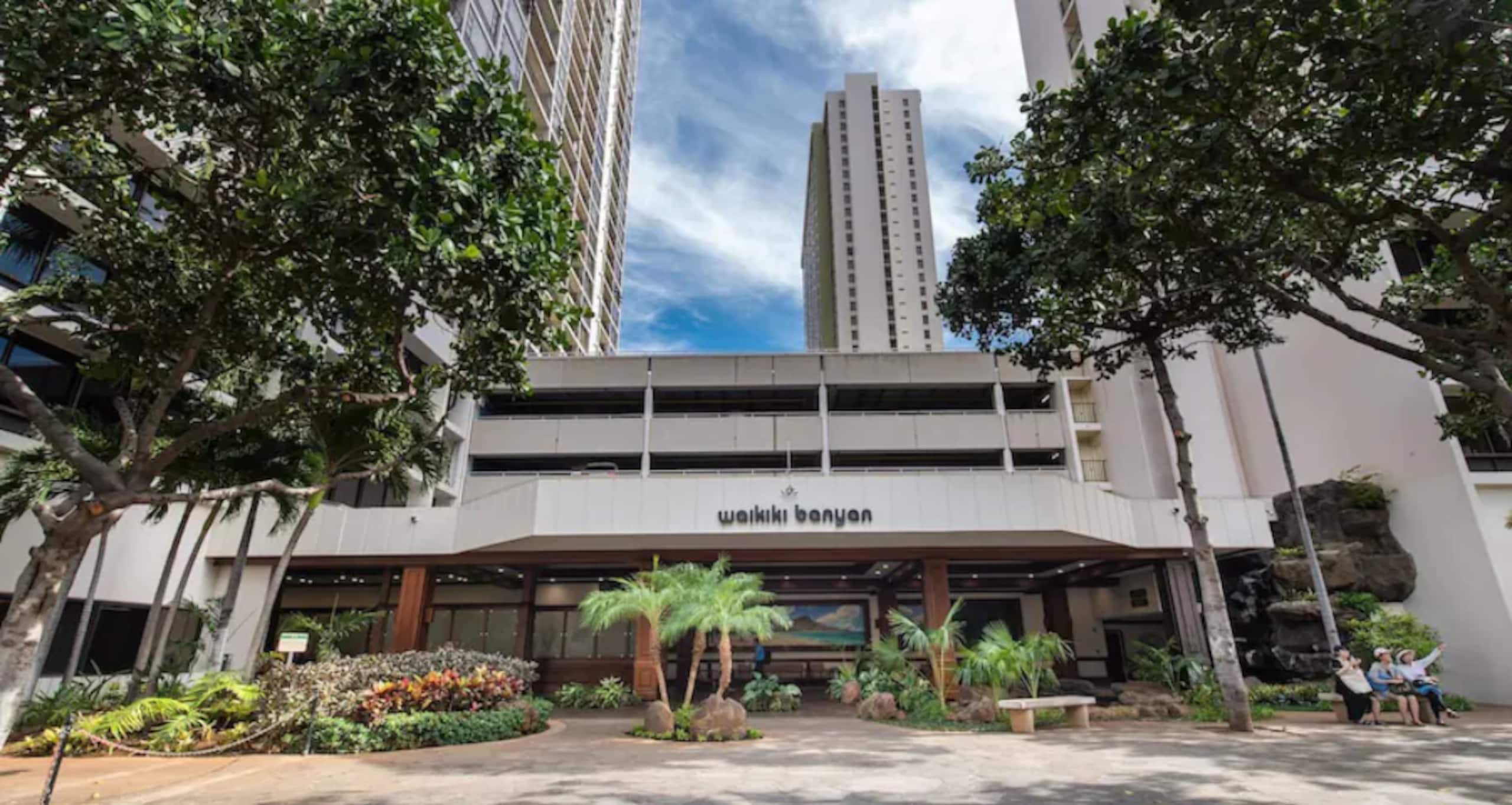 Condo in Honolulu · ★4.68 · 1 bedroom · 3 beds · 1 private bath - Image 30