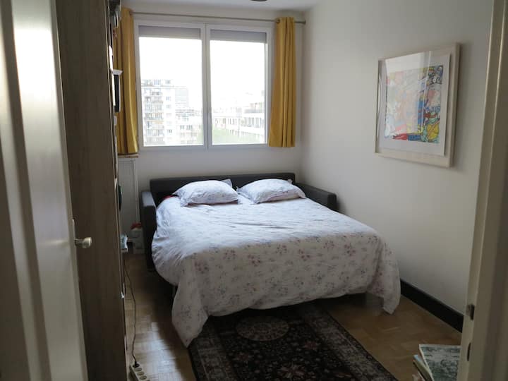 Segundo dormitorio con sofá cama. La comodidad de las icompas del colchón con camas reales.