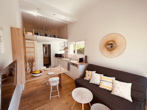 Nice fully-equipped studio with terrace, Paris 30 min