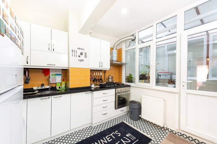 Oldcity 1st floor with balcony great kitchen gallery image 5