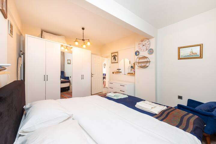 Oldcity 1st floor with balcony great kitchen gallery image 4