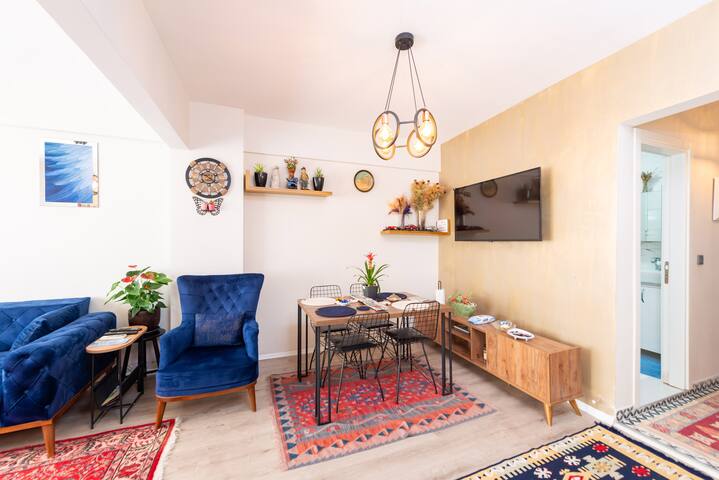 Oldcity 1st floor with balcony great kitchen gallery image 2