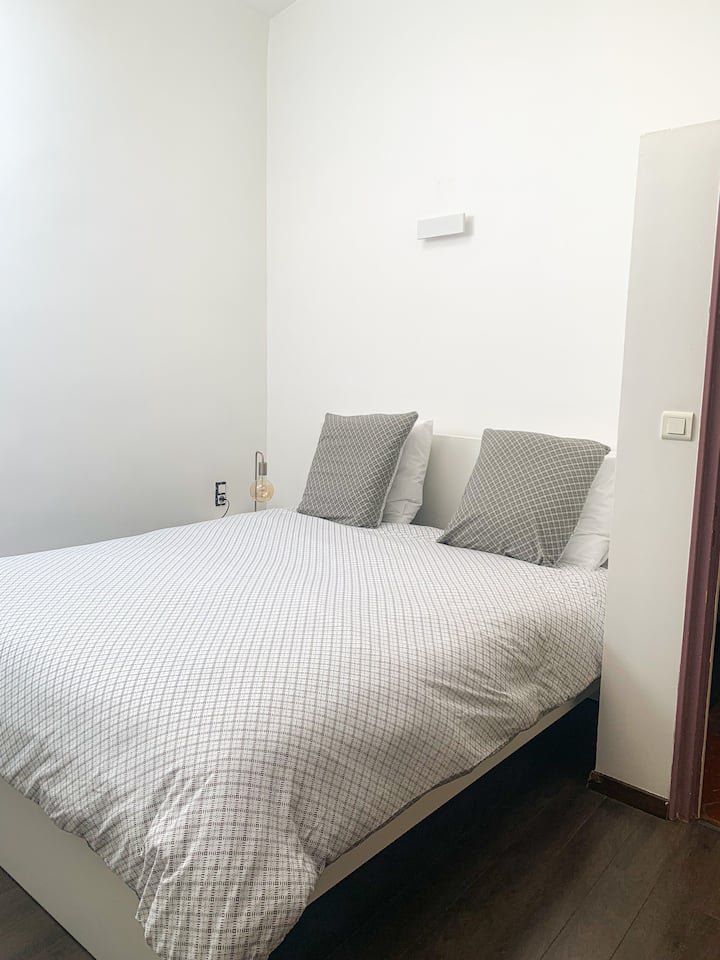 Master bedroom with dressing room 
Double bed 160 x 200