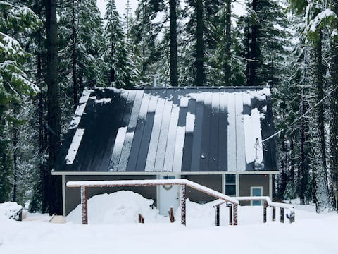 Modern-Chic Cabin | 10 miles to Lassen | Snowshoes