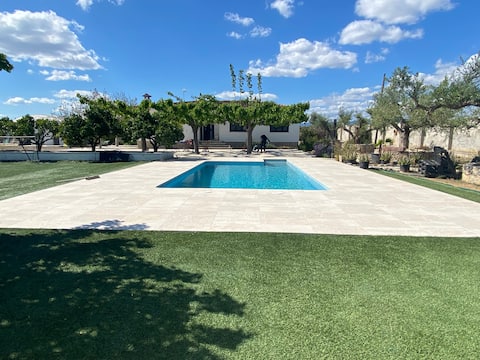 Magnificent villa with pool, sleeps 10 people