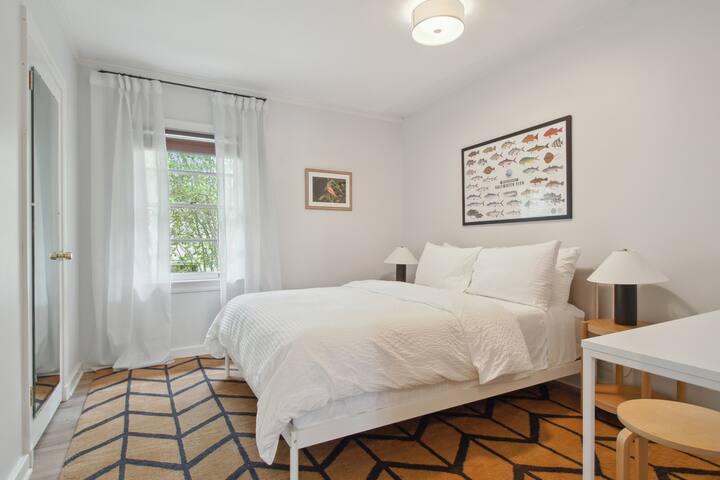 Spacious, 2bed 2bath near Audubon Park & Streetcar gallery image 4