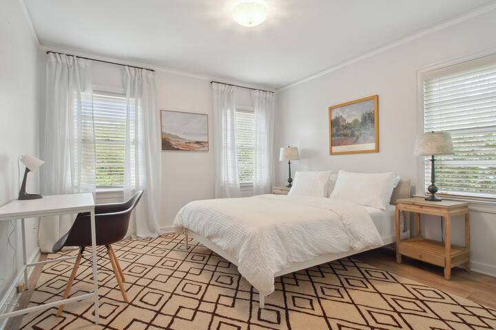 Spacious, 2bed 2bath near Audubon Park & Streetcar gallery image 5