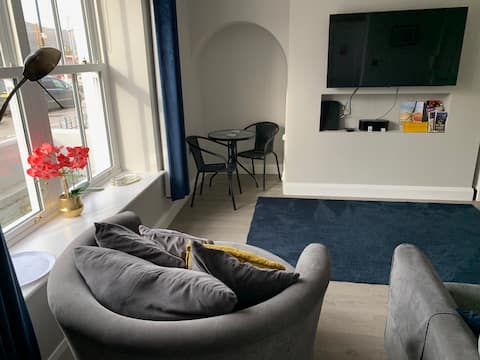 Seaview Aurora House - Central Luxury Apartment