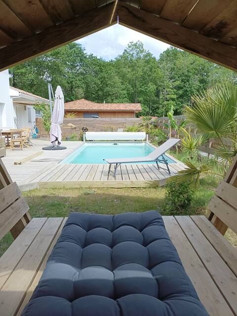 House with 3 bedrooms, 3 bathrooms and pool.