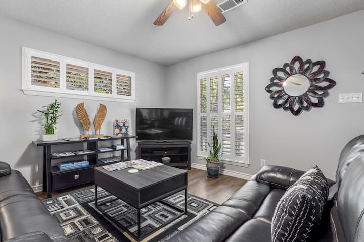 Free Golf Cart! Cruise To Beach & Town | Sleeps 6 - Ocean Springs, MS