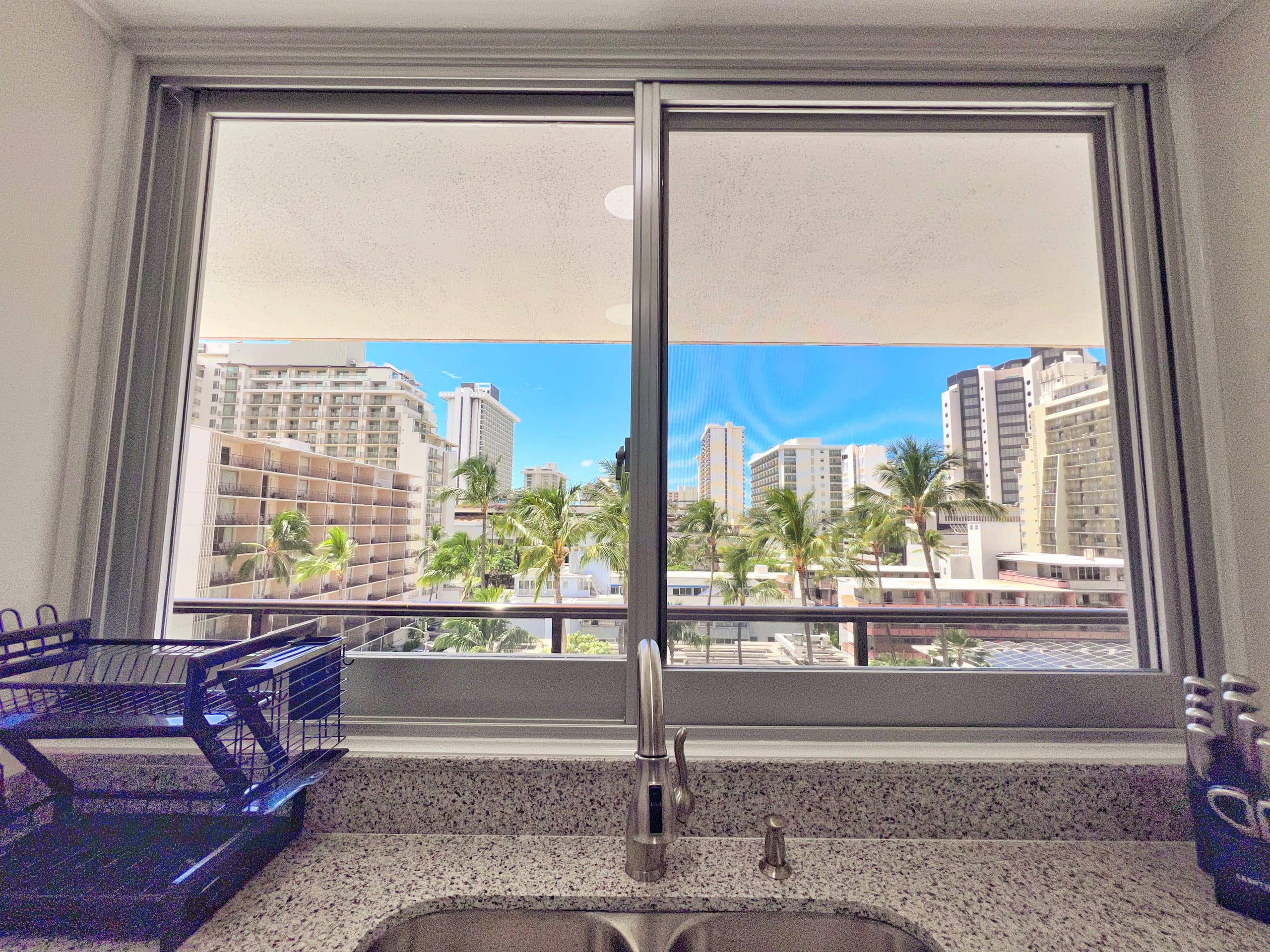 Condo in Honolulu · ★4.84 · 1 bedroom · 2 beds · 1 private bath - Image 4