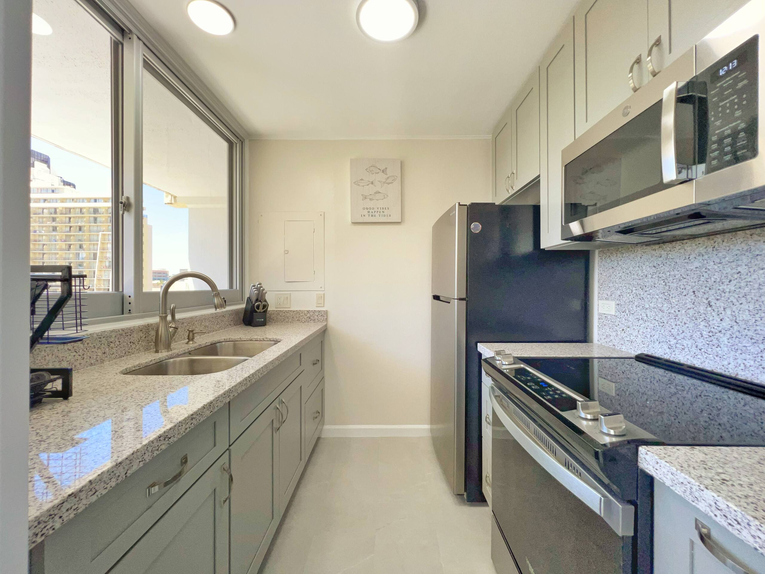 Condo in Honolulu · ★4.84 · 1 bedroom · 2 beds · 1 private bath - Image 5