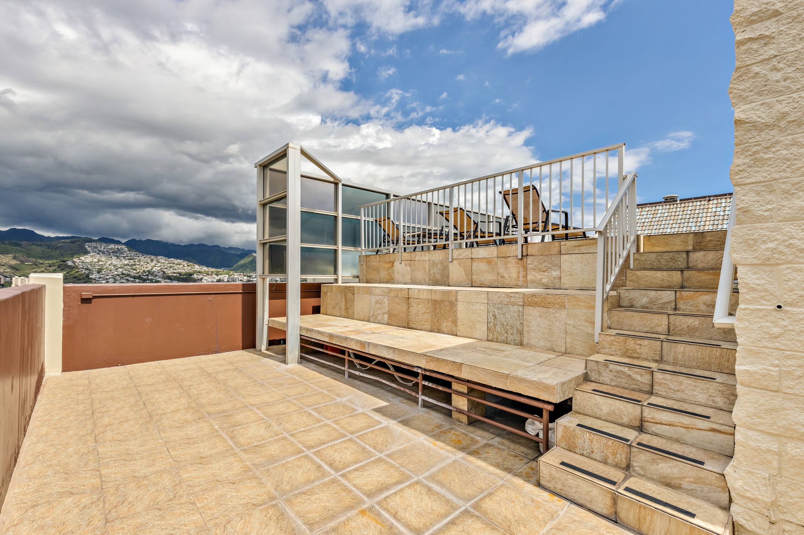 Condo in Honolulu · ★4.84 · 1 bedroom · 2 beds · 1 private bath - Image 27