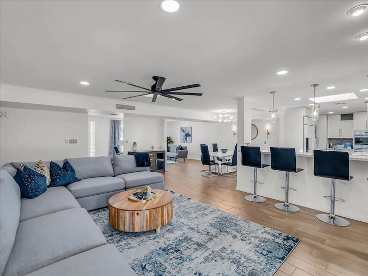 Stunning Contemporary Home At The Phx Mnt Preserve - Phoenix, AZ