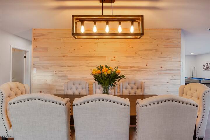 One of a Kind Home-HOT TUB & Pool Table-4 Mi to DT gallery image 3