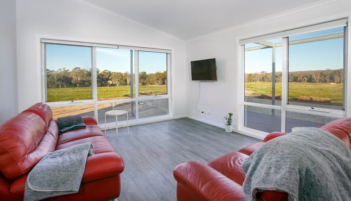 Peaceful 3-bedroom Cottage On 40 Acres - Euroa
