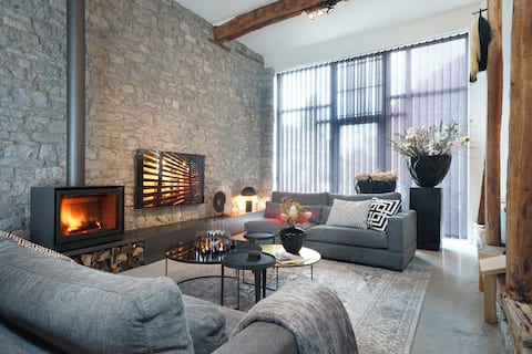 Top performing Airbnb: Maison Éliacé: Loft with character in Somme Leuze