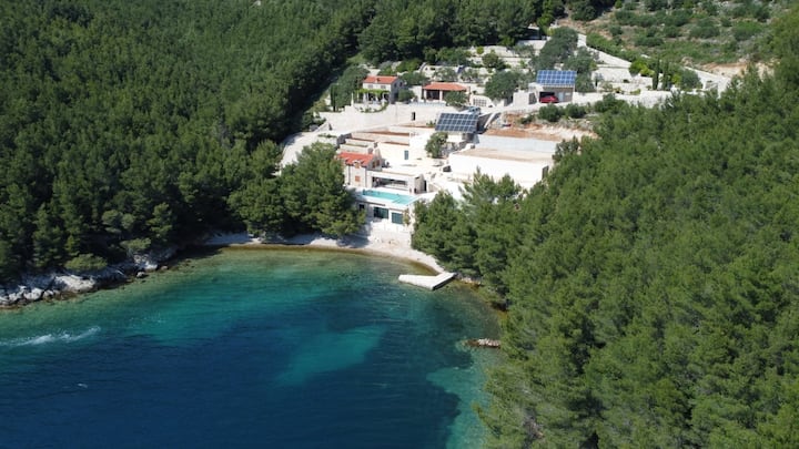Beachfront Family Paradise With Private Dock