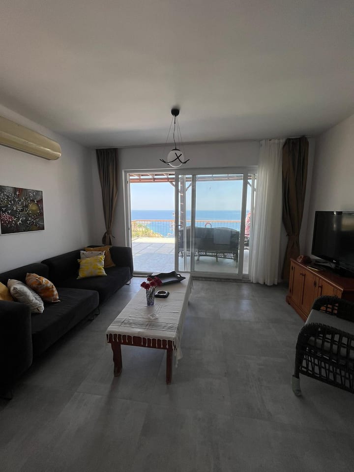 Yunuskoy’da, Denize  Sıfır, Süper Manzaralı Villa - Gündoğan
