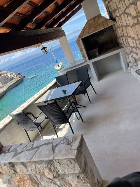 Cozy stonehouse with full sea view.