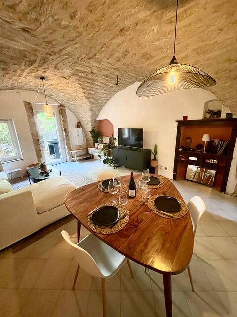 Charming village house at the foot of Lùberon
