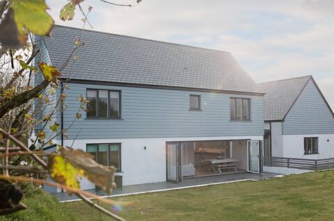 Stylish Cornwall Retreat with Hot Tub & Games Room