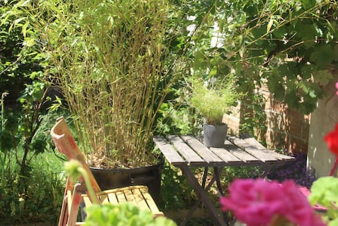 Adorable Guest House on garden 5mn from the metro