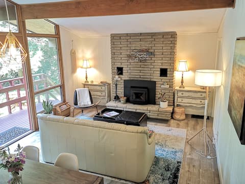 Top performing Airbnb: HarpHyggeHouse - Serene all-season lakefront in Huntsville
