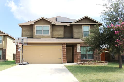 Successful Airbnb property: Casa Linda:A Relaxing stay in a friendly community in Lackland Annex
