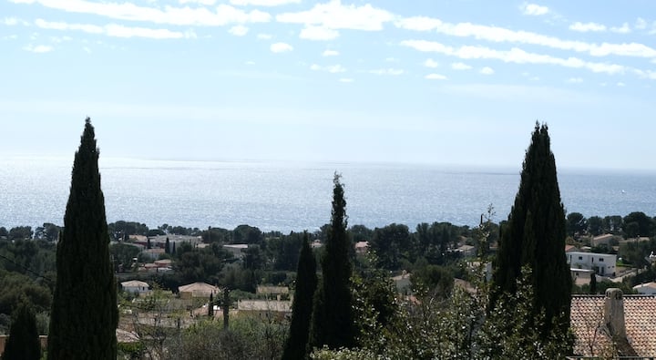 Apparemment Calme, Proche Mer. - Bandol