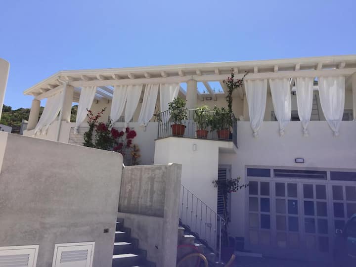 Ponente: Luminoso Bilocale + Terrazzo A 3 Min Mare - Lipari