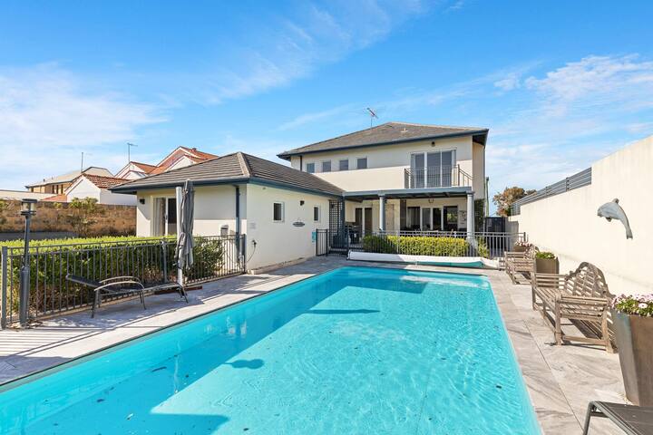 Beachfront Family Favourite with Pool, A/C & Views gallery image 3