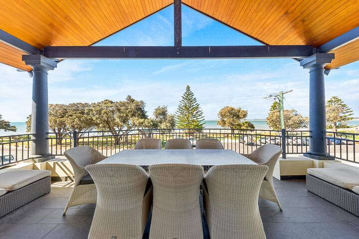 Beachfront Family Favourite with Pool, A/C & Views gallery image 2