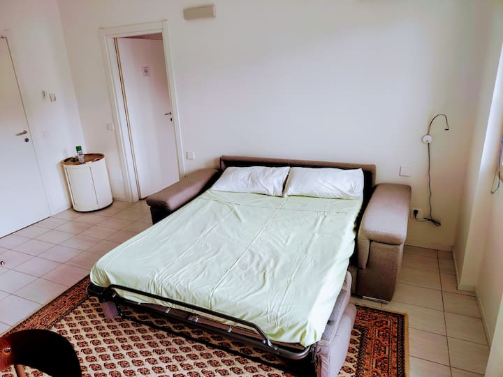 divano letto per due persone LOCALE SOGGIORNO