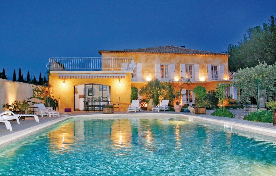 Popular Airbnb listing: Provençal Bastide - L'Isle-sur-la-Sorgue in L'isle Sur La Sorgue