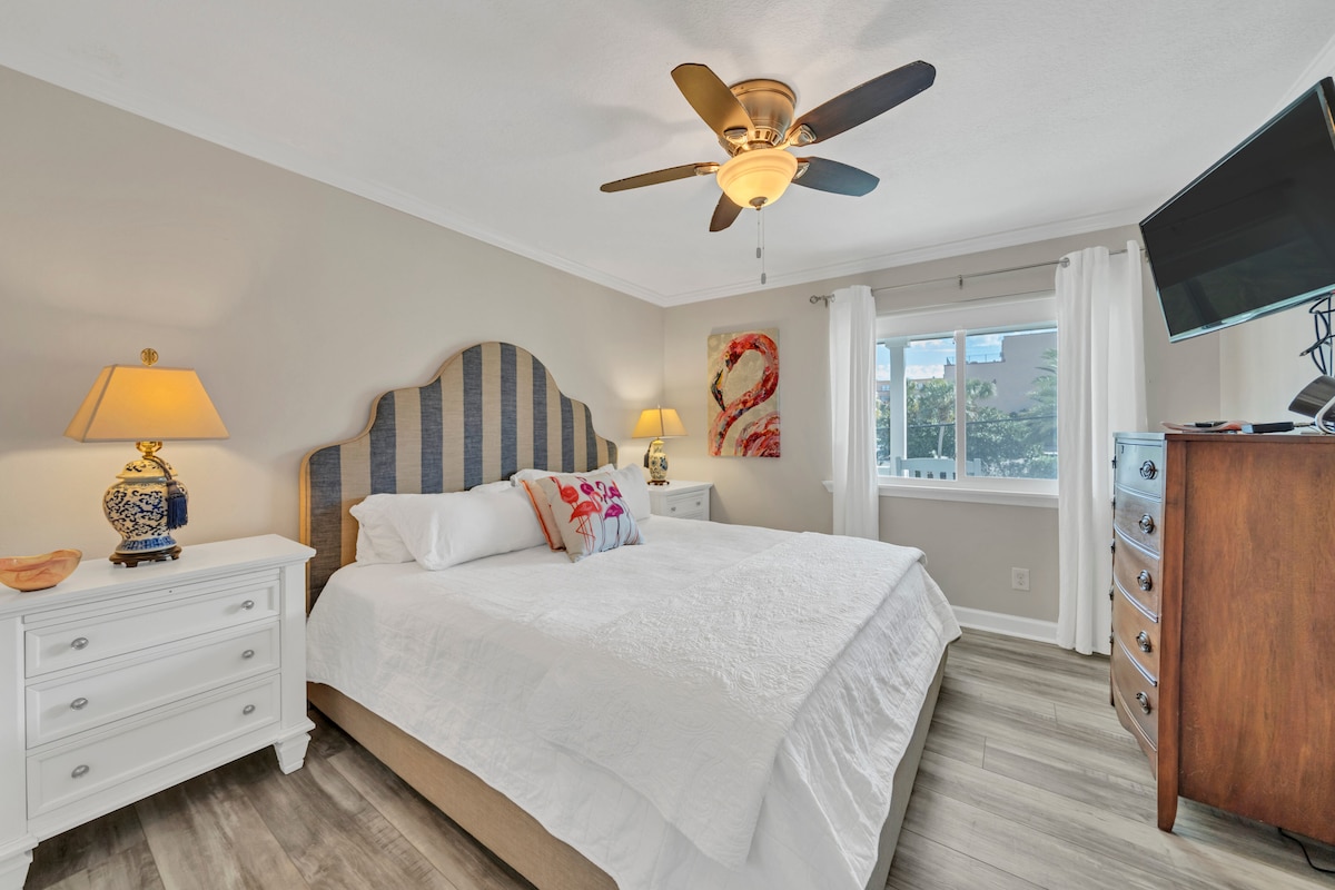 غرفة نوم ضيوف فلامينغو بسرير بمقاس كبير 