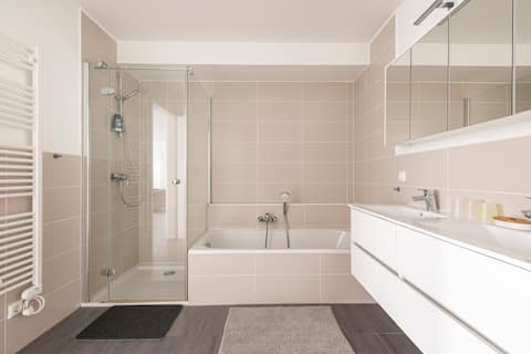 Modern & Spacious Apt with Free Parking