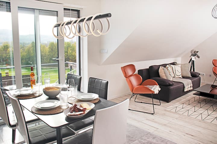 Modern 80 m² Apt | Balcony | Near City Center