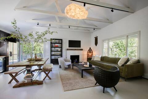 Artist's Retreat In The Woods | Five-Acre Backyard