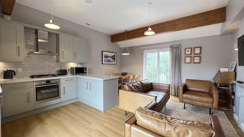 Successful Airbnb property: 2 Beach Retreat -Lux family 2BR Flat 400m to beach in Poole