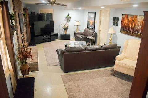 Top Airbnb: Pool, HOT TUB, Full Kitchen, Near Atlanta! in Fayetteville