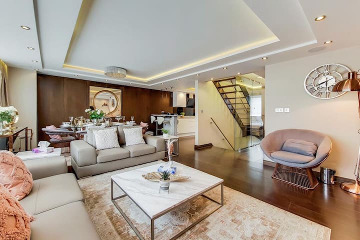 Luxurious 4Bed 3Bath Retreat Behind Selfridges AC