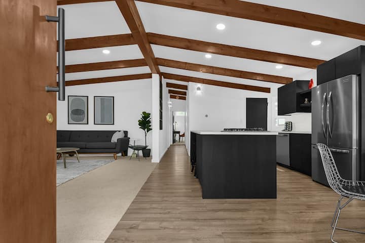 Cozy, Modern California-style 3-br Ranch - 30 Days - コロンバス, OH