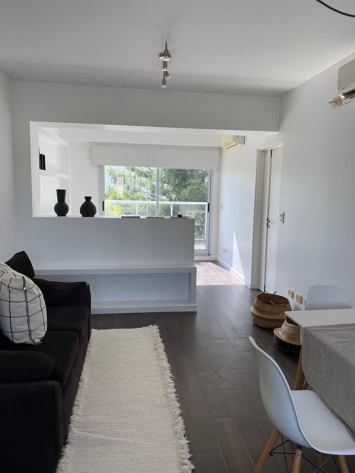 Departamento con balcón y terraza en Villa Crespo