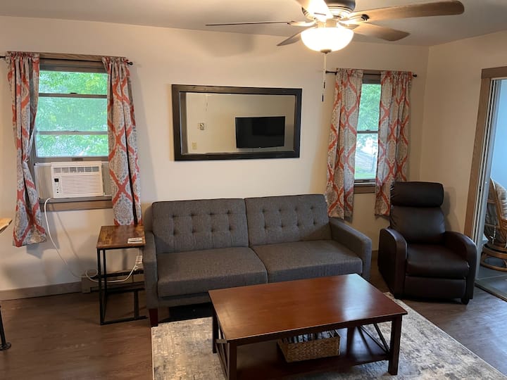 Modern Two Bed Lake House W/ Direct Lake Access - Plattsburgh