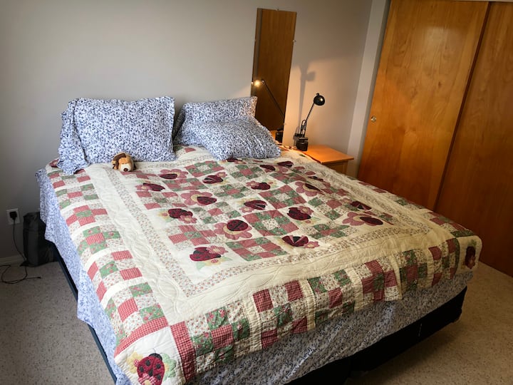 Cama tamaño king #2.  