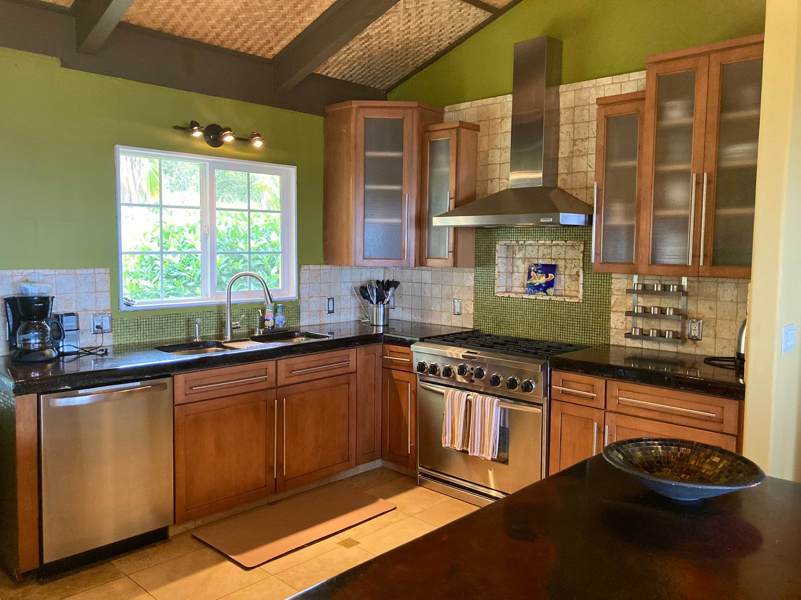 Villa in Nīnole · ★4.6 · 3 bedrooms · 3 beds · 3 baths - Photo 5